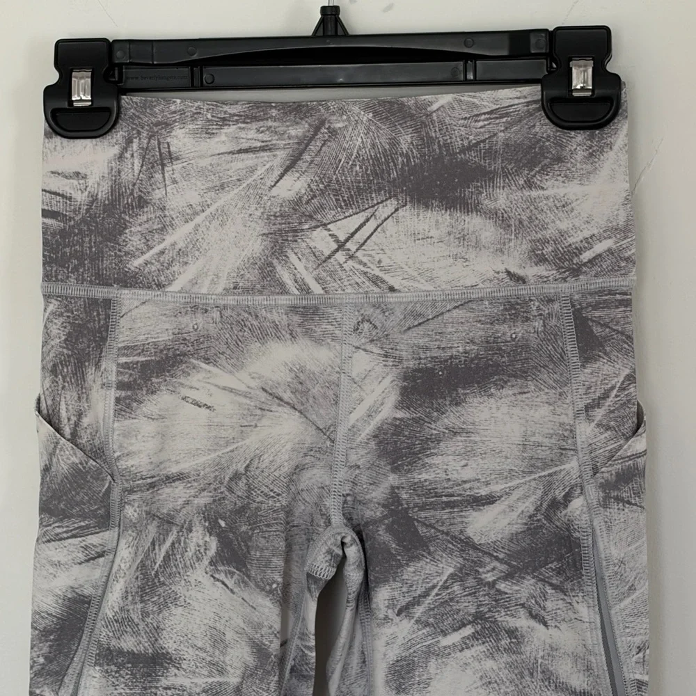 NWOT Lululemon Pace Perfect Cropped leggings white grey breeze high rise size 4